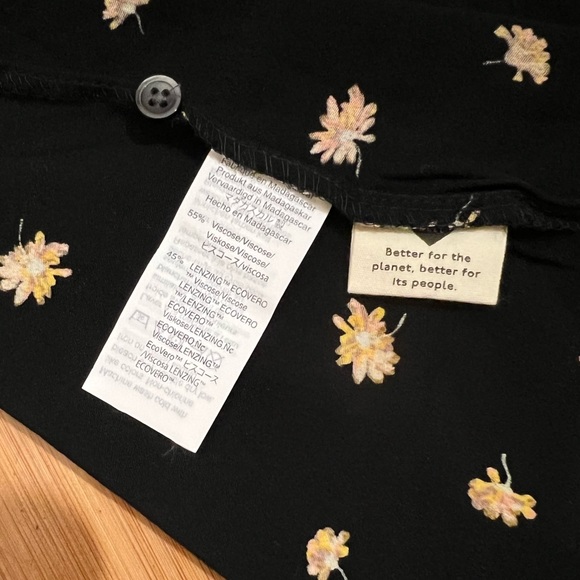 Madewell Drapey V-Neck Button Back Top Black French Daisies Size S - Picture 9 of 15